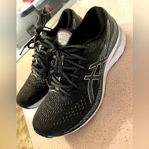 ASICS black tennis shoes size women’s 9. Non-smoking home.